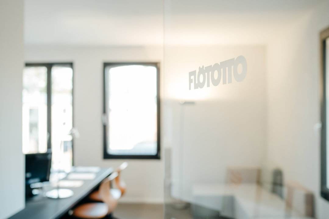 FLÖTOTTO - Contact