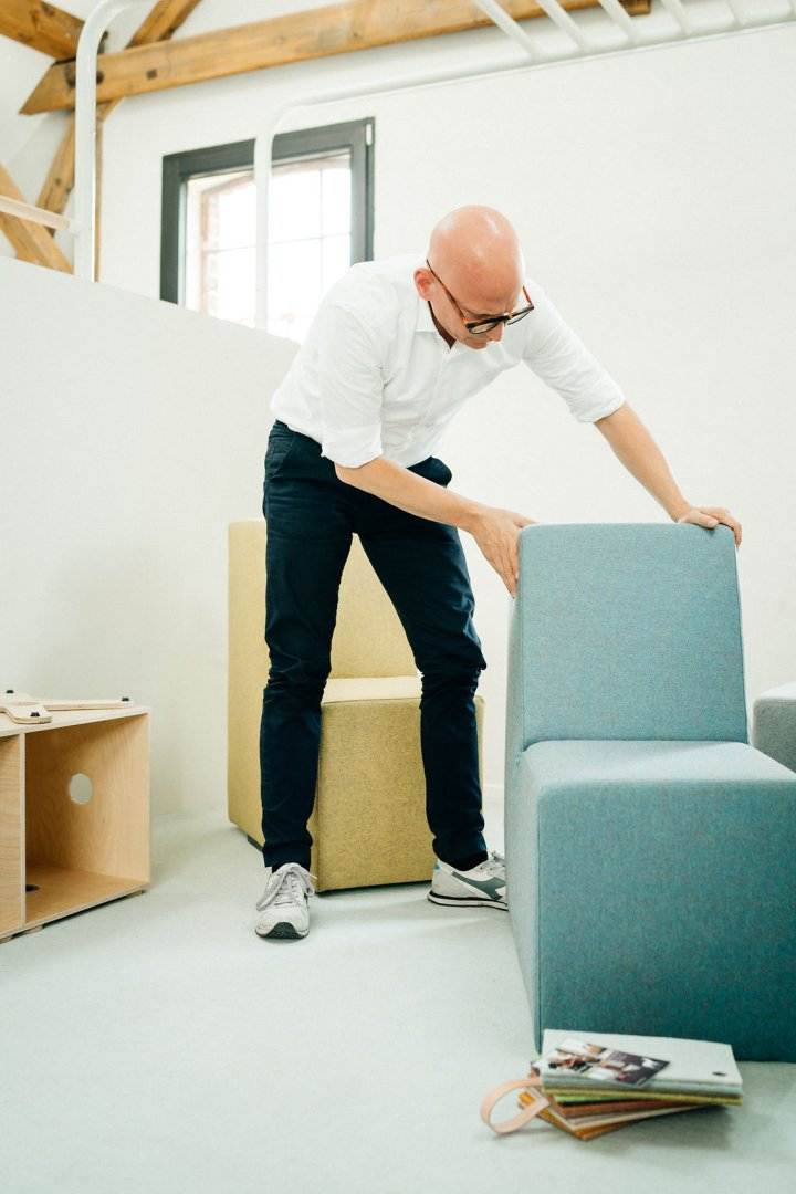 Padded furniture from the ACTIVE collection FLÖTOTTO - Just putting tables and chairs in a room isn’t enough any more.