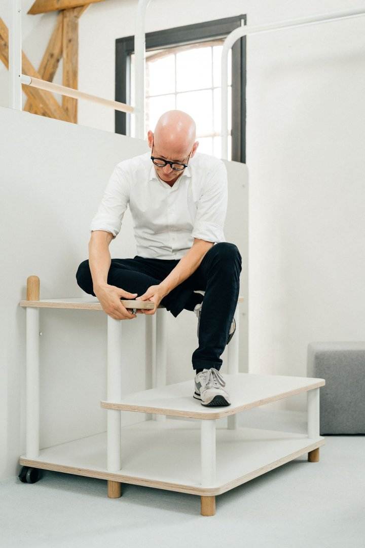 FLEX: Stage, workspace and stairs FLÖTOTTO - Just putting tables and chairs in a room isn’t enough any more.