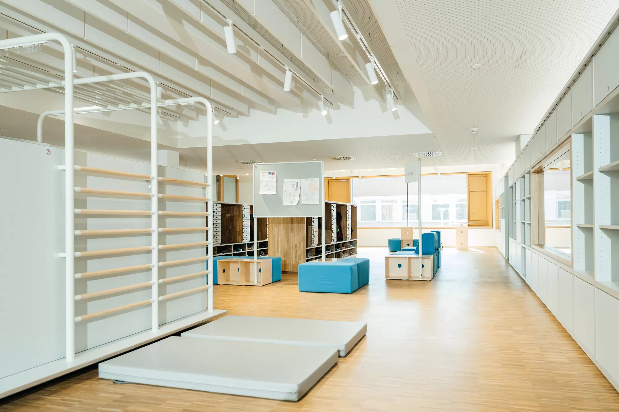 FLÖTOTTO - ACTIVE Säulenrohr für Ausstellungssystem