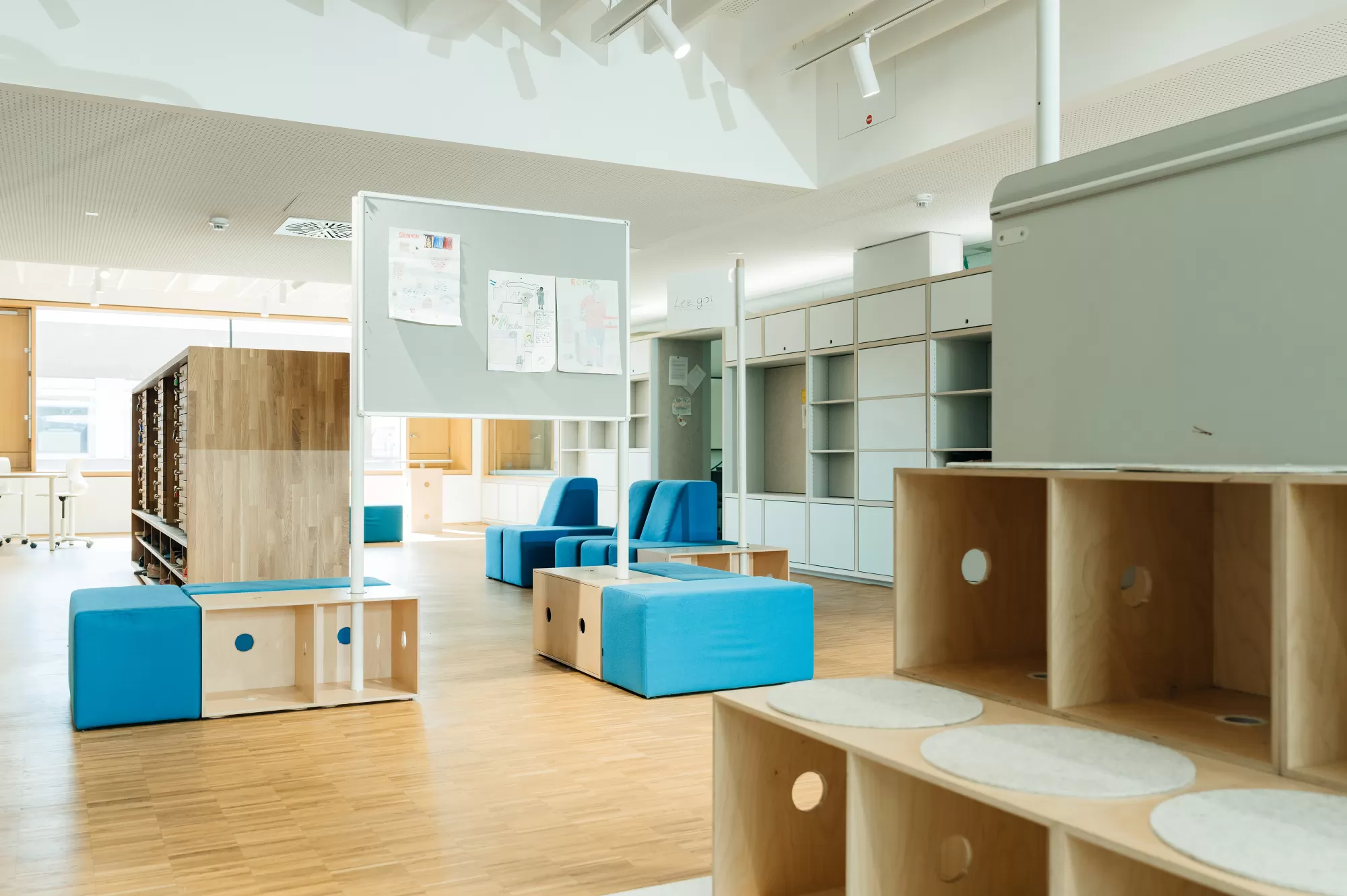 FLÖTOTTO - ACTIVE Säulenrohr für Ausstellungssystem