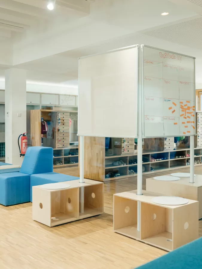 FLÖTOTTO - ACTIVE Säulenrohr für Ausstellungssystem